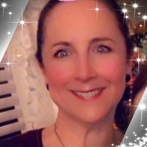 Meet your Posher, Holly